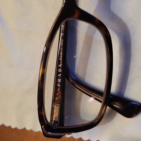 Prada Tortiose Shell Glass with Case - Picture 10 of 11